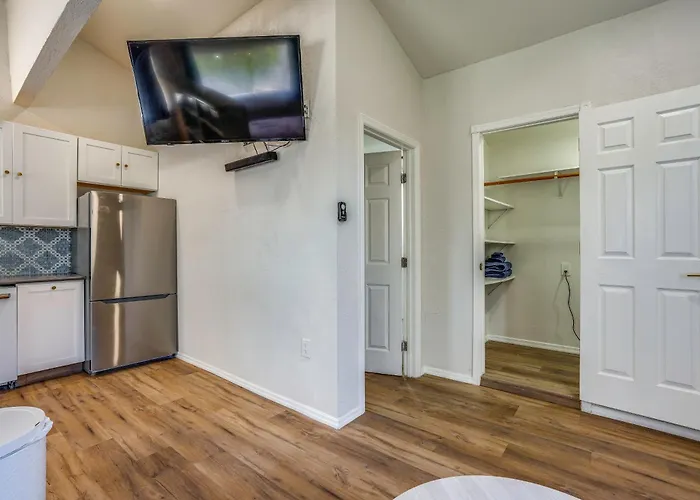 4 Mi To Camelback Mountain! Couple's Haven Phoenix
