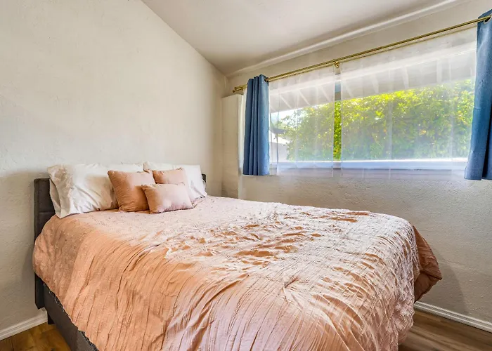 Apartment 4 Mi To Camelback Mountain! Couple's Haven Phoenix