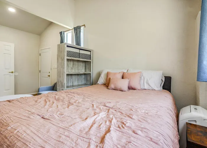 4 Mi To Camelback Mountain! Couple's Haven Apartment *