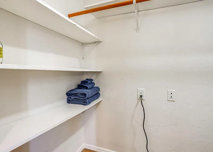 4 Mi To Camelback Mountain! Couple's Haven Apartment Phoenix