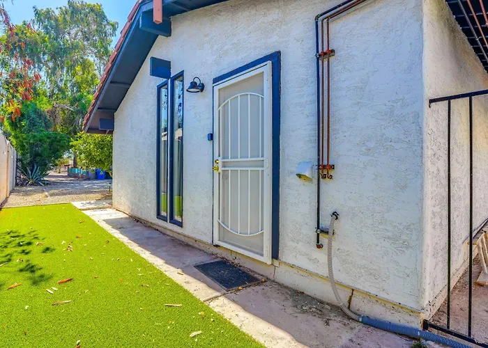 Apartment 4 Mi To Camelback Mountain! Couple's Haven